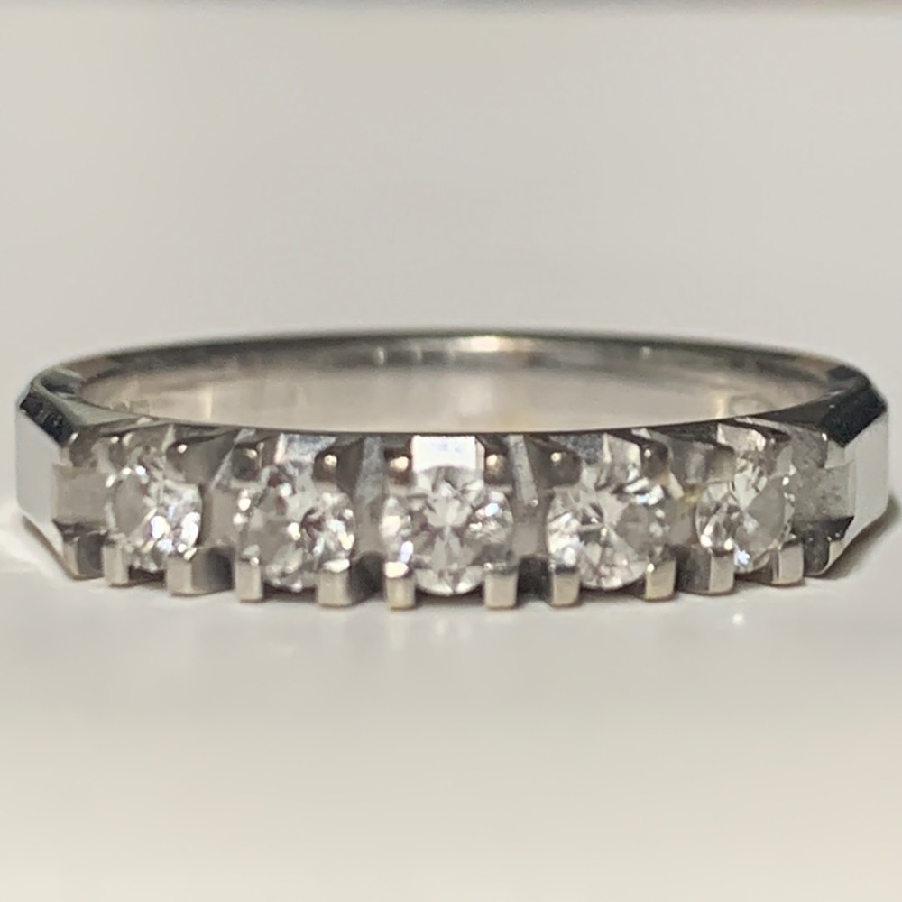 18k gold diamonds ring
